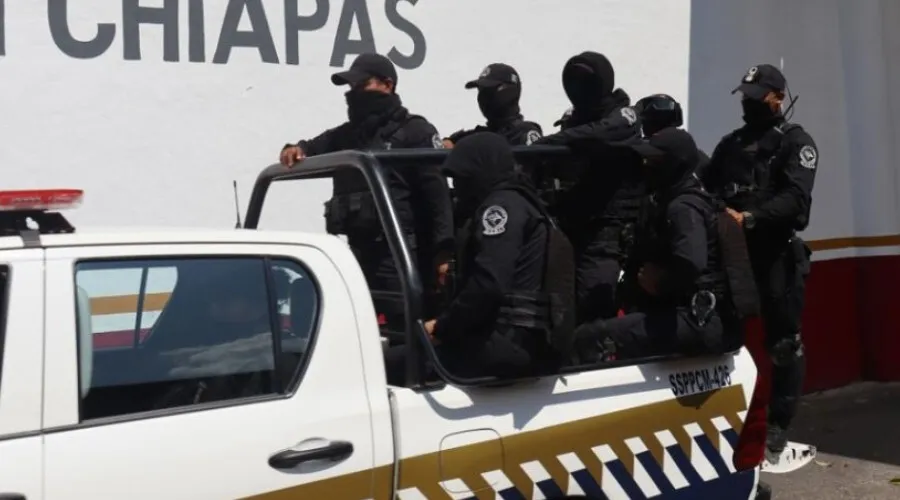 INM interceptan dos camionetas donde viajaban 18 menores hondureños ilegales