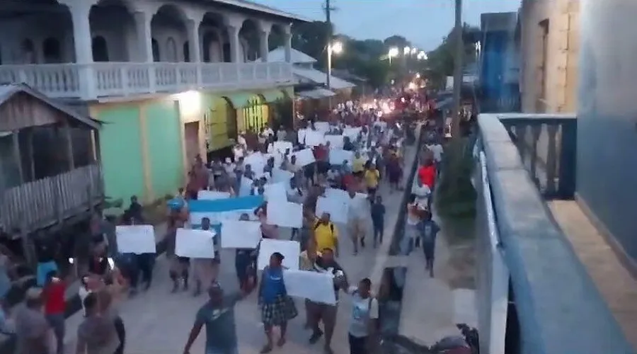 Manifestación En Brus Laguna