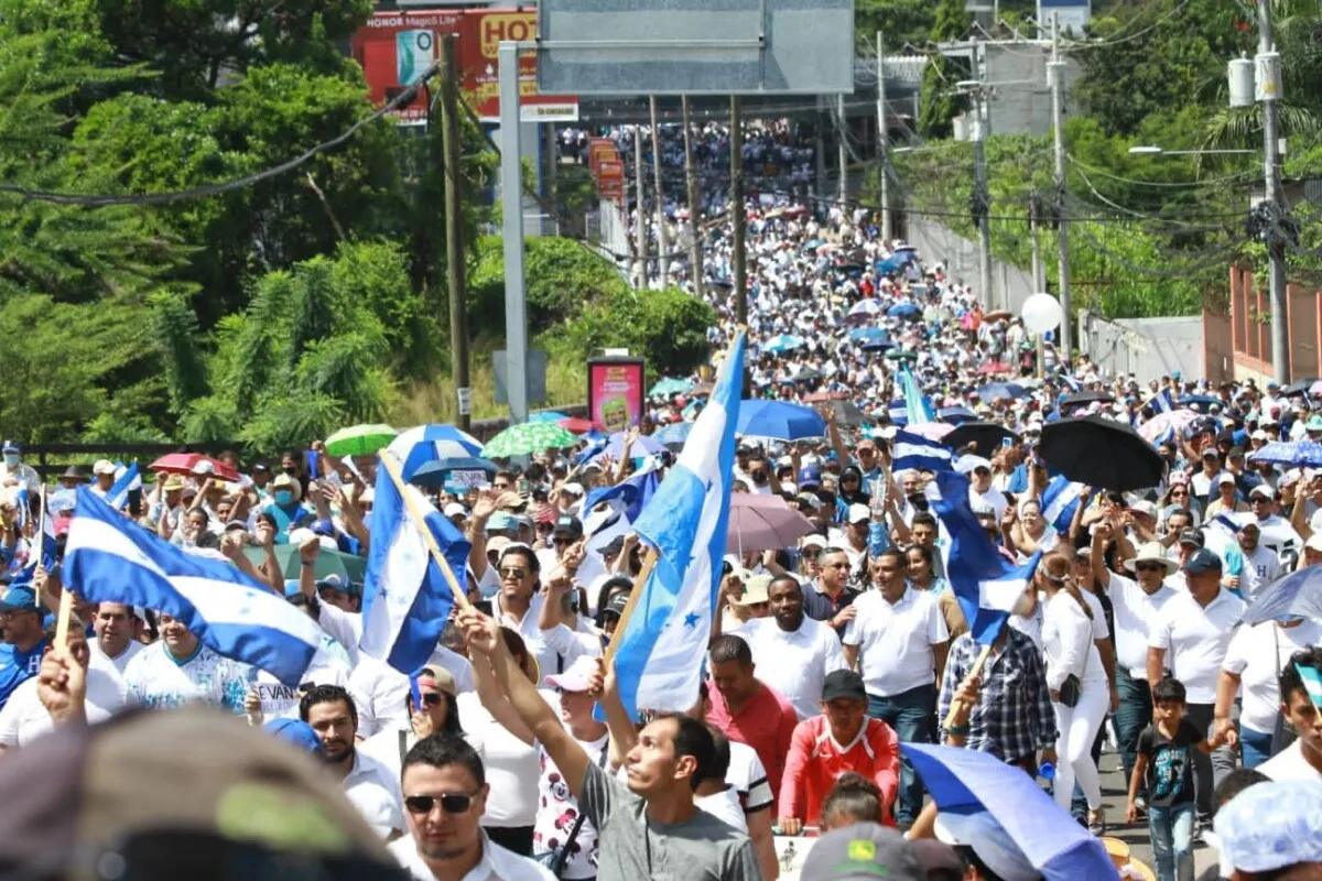 VIDEOS Miles de hondureños marcharon en manifestación contra el gobierno de Xiomara Castro