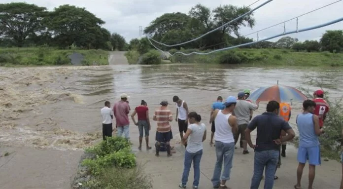 Desbordamiento del río Goascorán aísla la Costa de los Amates en Honduras