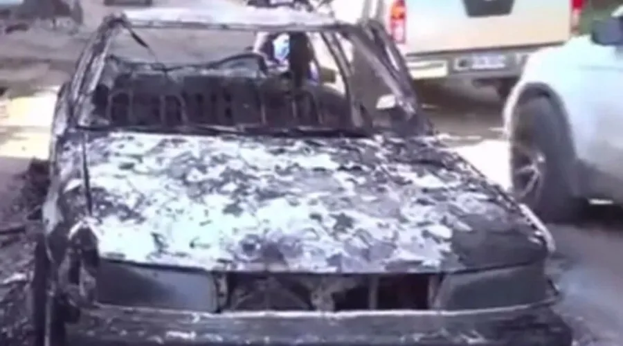 Desconocidos raptan a taxista y queman su vehículo en aldea capitalina