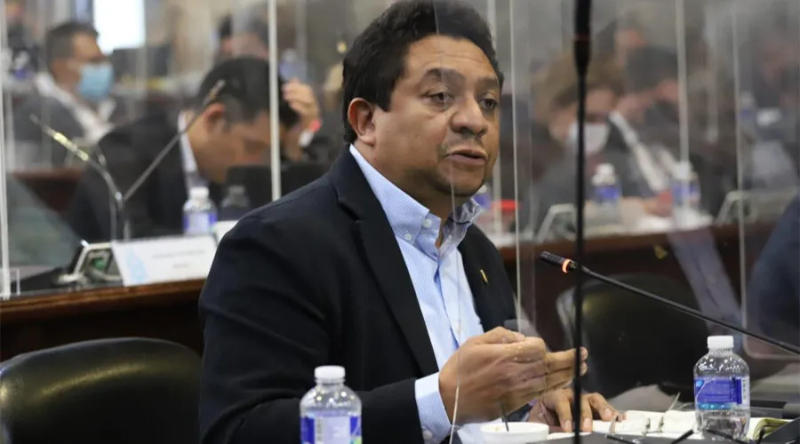 Diputado Barrios justifica parálisis del CN y cataloga de “viscerales” los comentarios de Castellanos