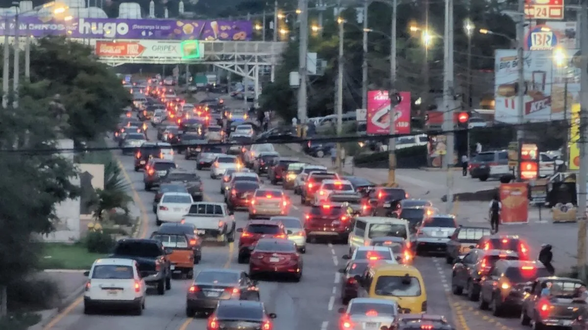 Inician medidas para aliviar congestión vehicular en la capital
