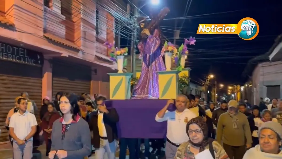 La Procesión de los Pasos ilumina las calles de Comayagua por segundo viernes consecutivo