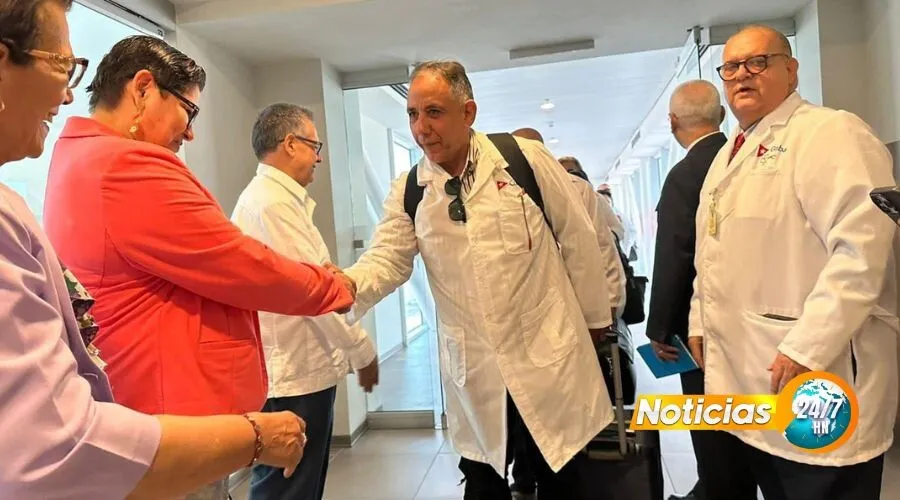 Médicos cubanos llega a Honduras entre críticas sobre salario y selección de especialistas