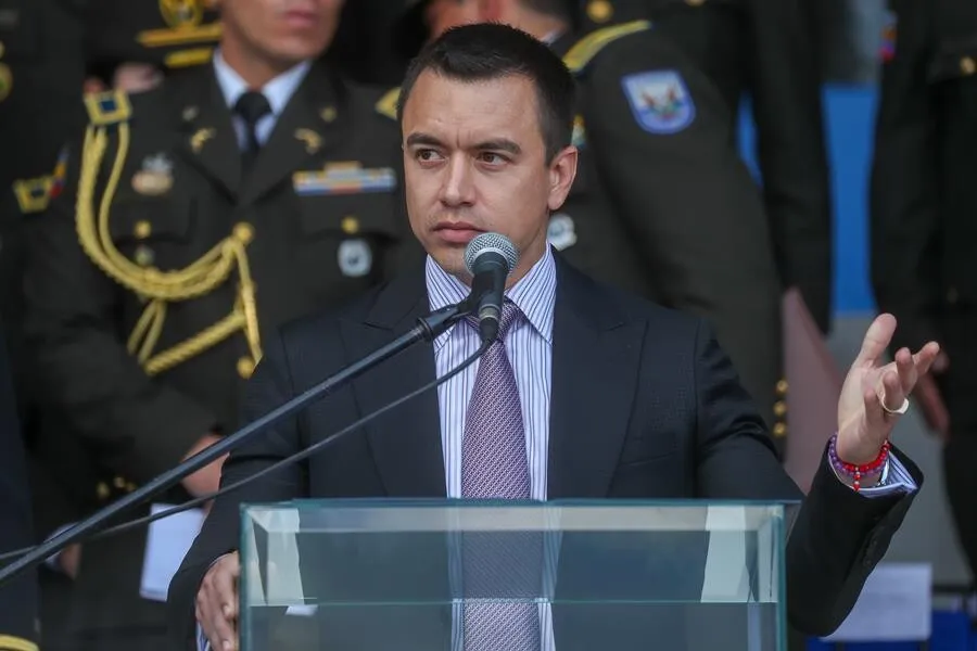 Noboa se burla del inglés de Correa y el expresidente le conmina a mejorar su español