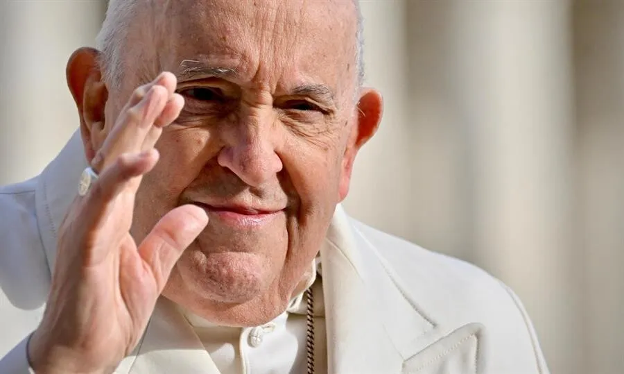 El papa: Mi dimisión, "una hipótesis lejana" aunque algunos piensen "en un nuevo cónclave"