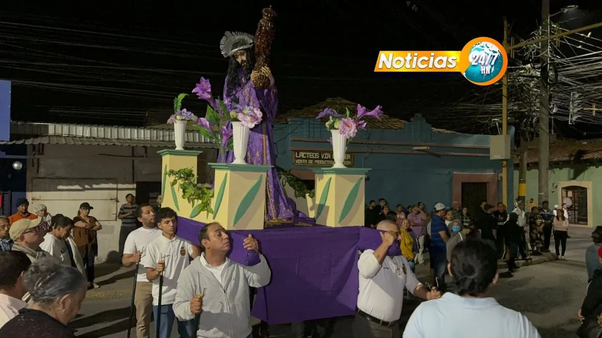 Semana Santa en Comayagua: Feligresía participa en "La Procesión de Los Pasos"