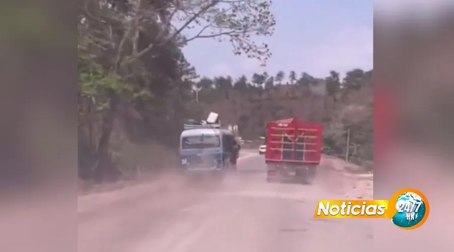 VIDEO: Conductor y ayudante "mafufos" detenidos después de que casi causan accidente vial