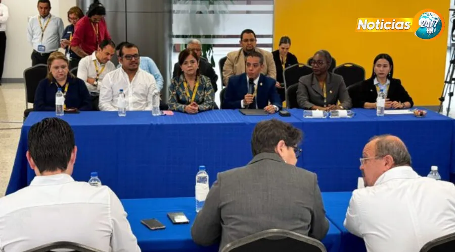 UNAH y SESAL llegan a acuerdos para mejorar condiciones de estudiantes de medicina en el HE
