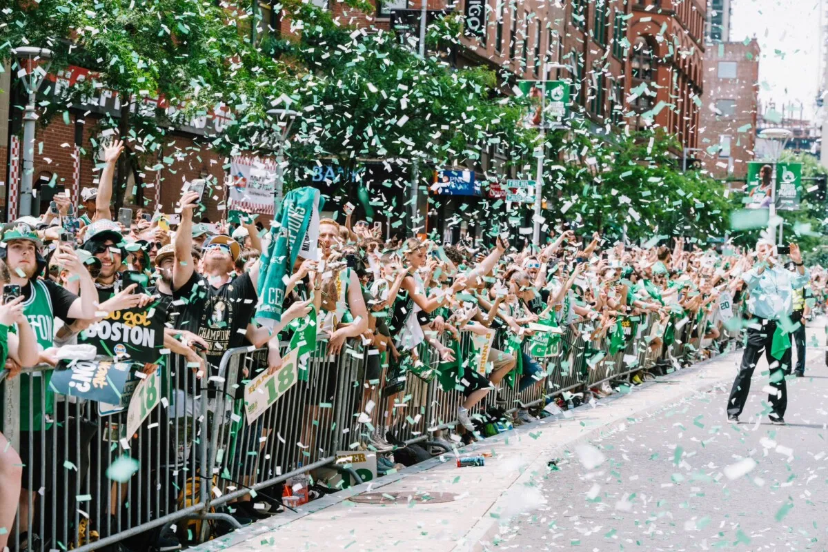 Celtics Inundan De Color Verde Las Calles De Boston