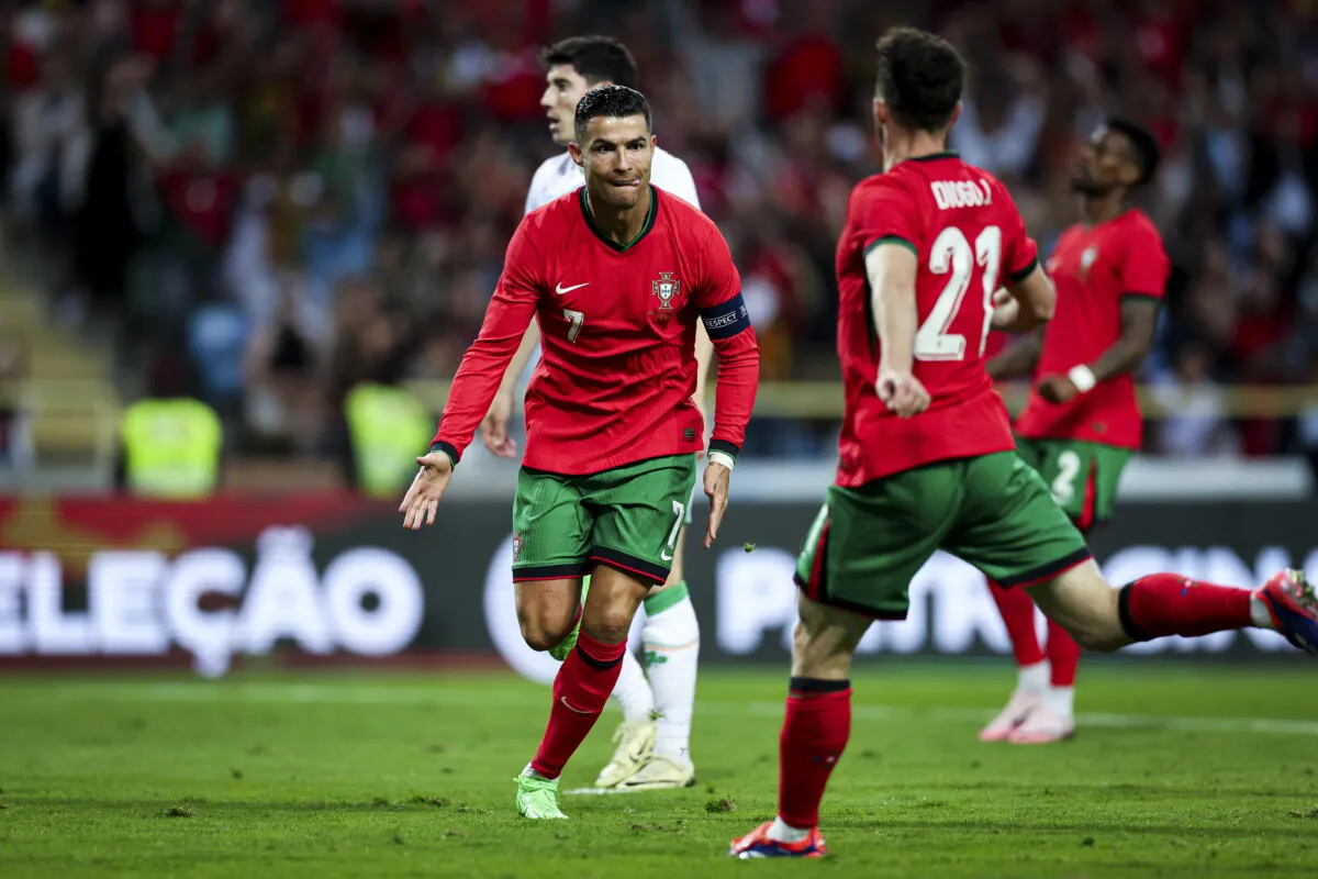 Cristiano Ronaldo Se Luce Con Portugal Y Se Manda Un Doblete Ante Irlanda