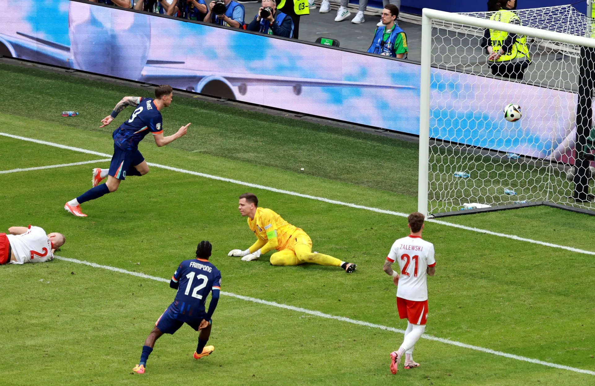 Países Bajos Sufre Para Derrotar A Polonia En La Eurocopa