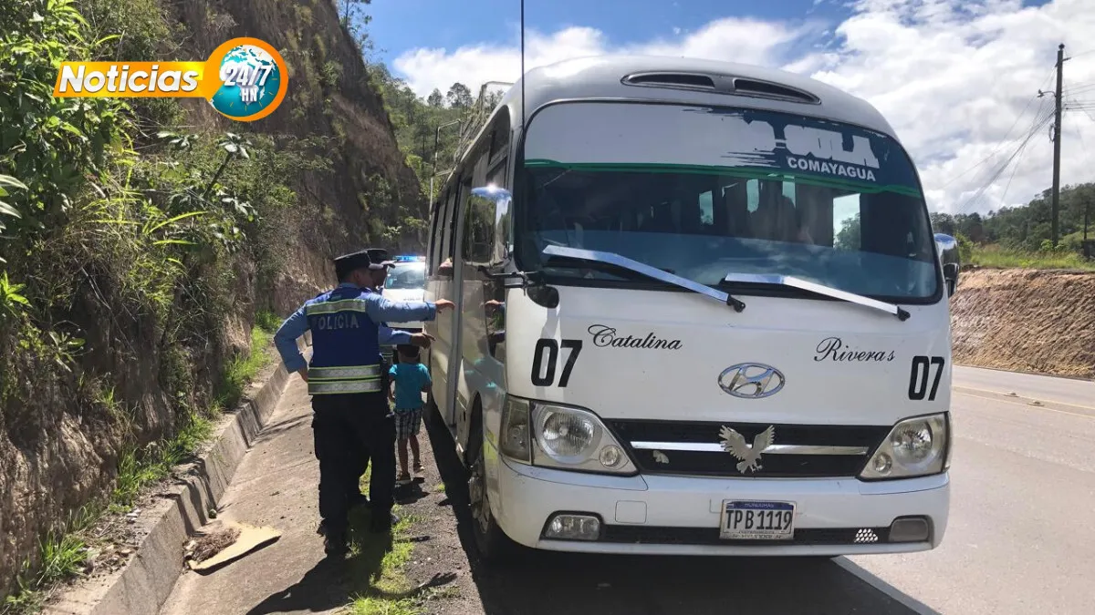 ¡Insólito! Despistada madre olvida a su hijo en un autobús en Comayagua
