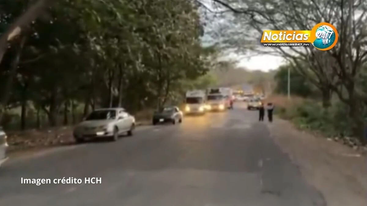 Pobladores Bloquean Carretera A La Paz En Protesta Por Mal Estado De La Via