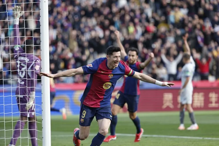 Barcelona cumple con lo justo y se pone a cuatro puntos del Real Madrid