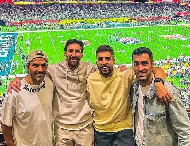De San Pedro Sula al Súper Bowl... Messi, Suárez y Busquets estuvieron en la final de la NFL