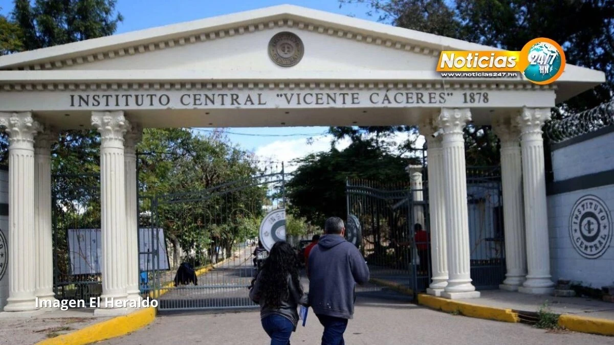 Docentes De Secundaria Suspenden Clases Por Falta De Pago Que Institutos Se Ven Afectados
