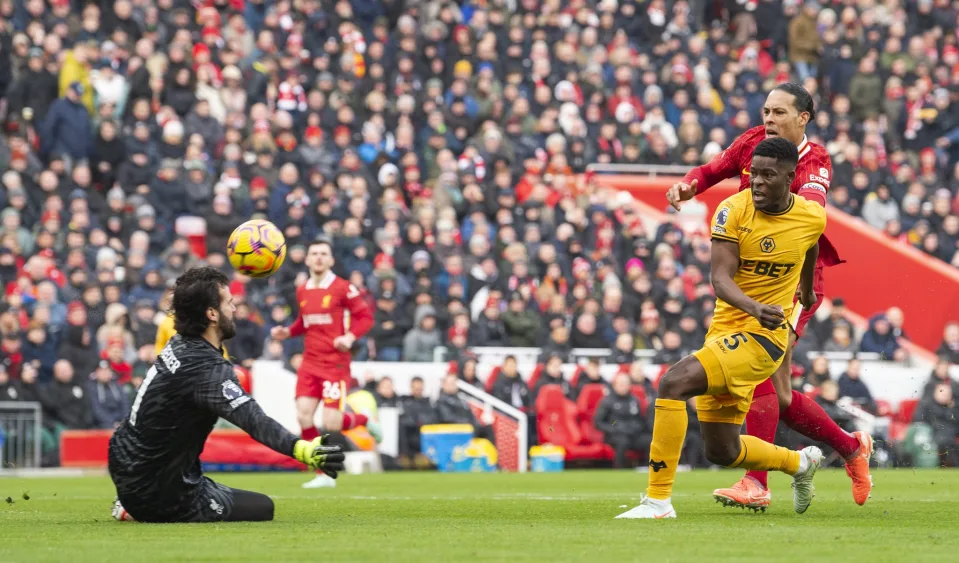 El Liverpool Sigue Encumbrado En La Liga Premier