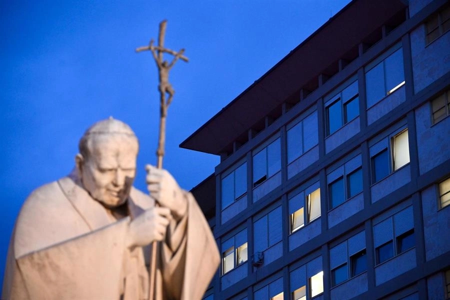 El Papa Sigue Estable Y Continua Con El Tratamiento Y Su Actividad Laboral En El Hospital