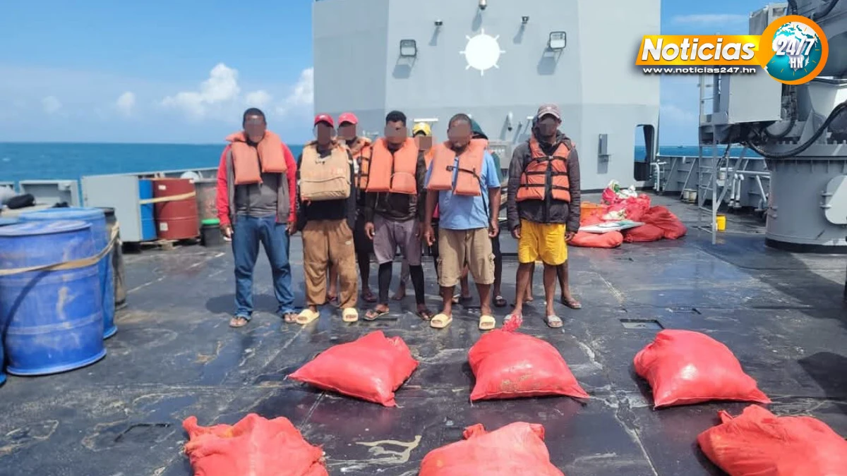 Fuerza Naval intercepta embarcación con pesca ilegal de tiburón en el Caribe hondureño