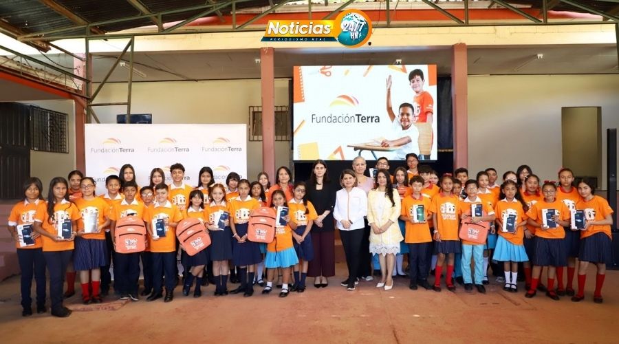 Fundación Terra inaugura su programa “Becas Tutoría” 2025 y hace entrega de becas en la región