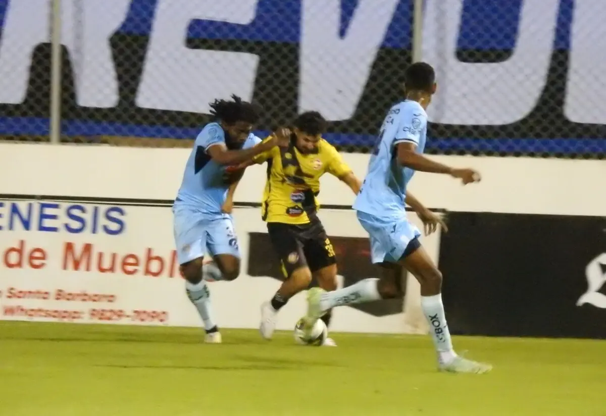 Genesis Con 10 Jugadores Le Saca Un Empate Al Campeon Motagua