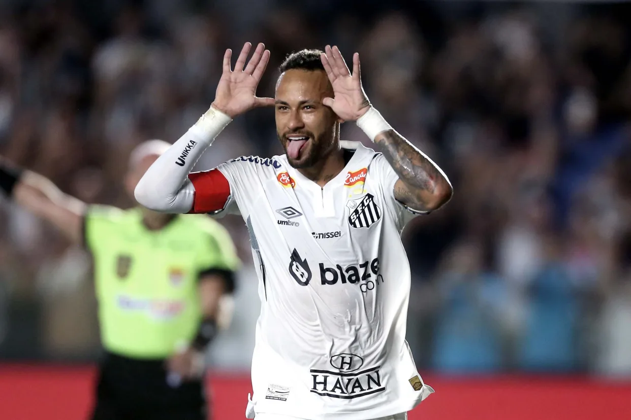 Neymar marca un golazo olímpico y reparte dos asistencias con el Santos