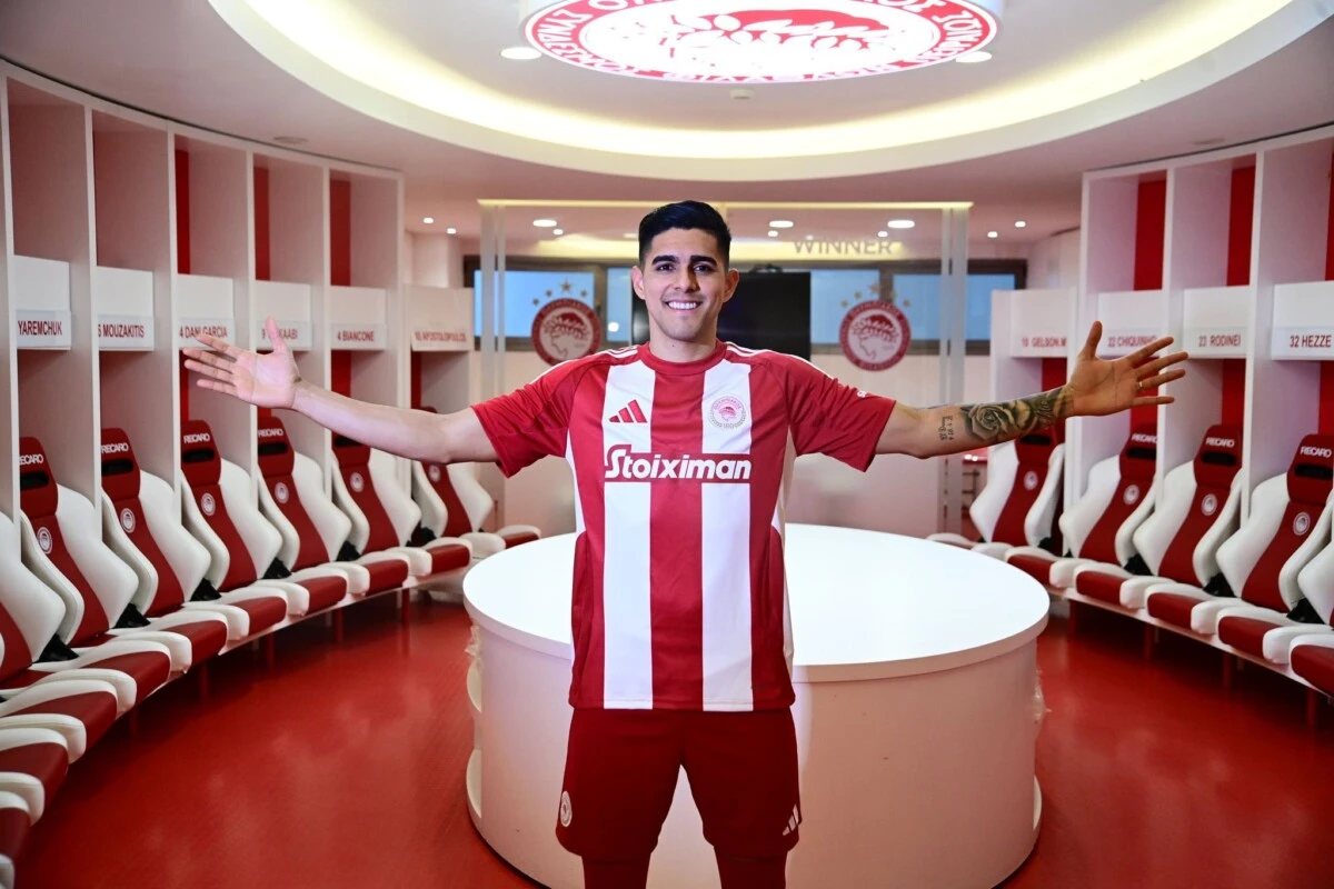 Olympiakos De Grecia Presenta Al Hondureno Luis Palma Como Su Refuerzo Y Le Da Un Carro De Lujo 2