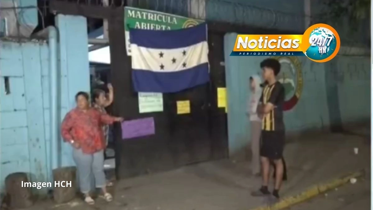 Padres De Familia Protestan En Escuela Jose Castro Lopez Y Exigen Destitucion De La Directora