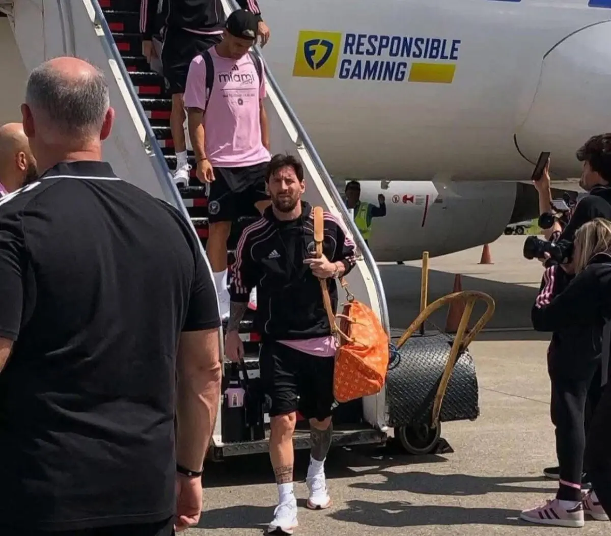 Su Majestad Leo Messi pisa suelo hondureño