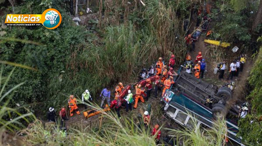 Video Aumentan A 51 Los Muertos En Accidente De Un Autobus Que Cayo Por Un Puente En Guatemala