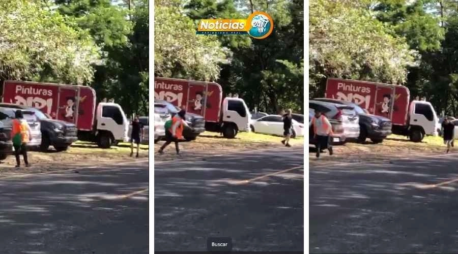 Video De Cuidar Carros A Tiradora De Piedras Mujer Se Pasa De Lista Por No Recibir Mas Billete
