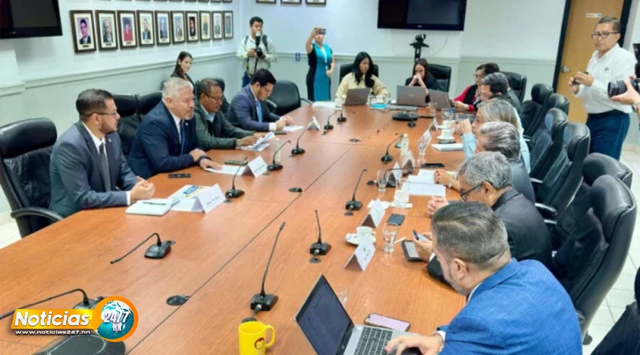 VIDEO: Reunión entre COHEP y Gobierno busca soluciones para hondureños deportados ¿Qué se acordó?