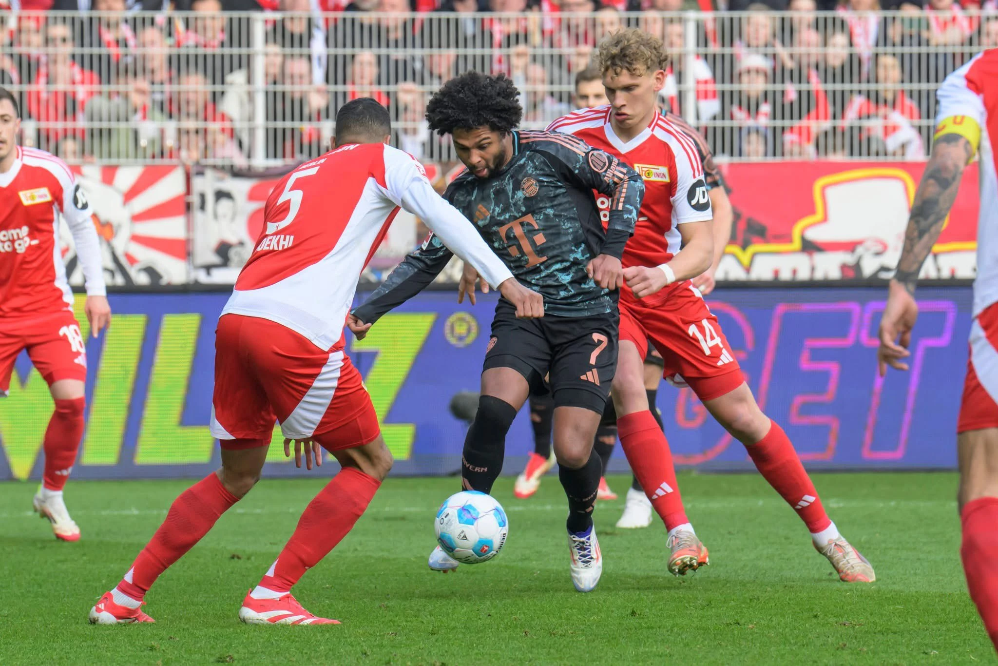 Bayern múnich empata y leverkusen podría acercársele este domingo