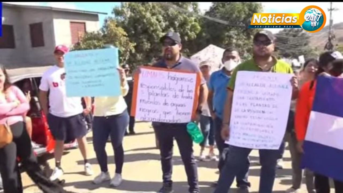 Crisis En Ciudad Tecnologica Vecinos Bloquean La Ca 5 Por Colapso De Aguas Residuales