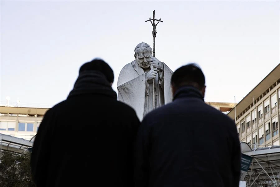 El Papa Continua La Fisioterapia Respiratoria Y Se Le Ha Retirado La Ventilacion Mecanica