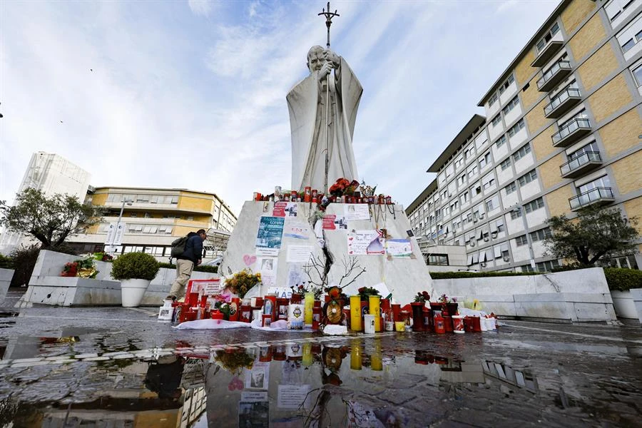 El Papa Continua Su Tratamiento Y Siguio En Video Los Ejercicios Espirituales