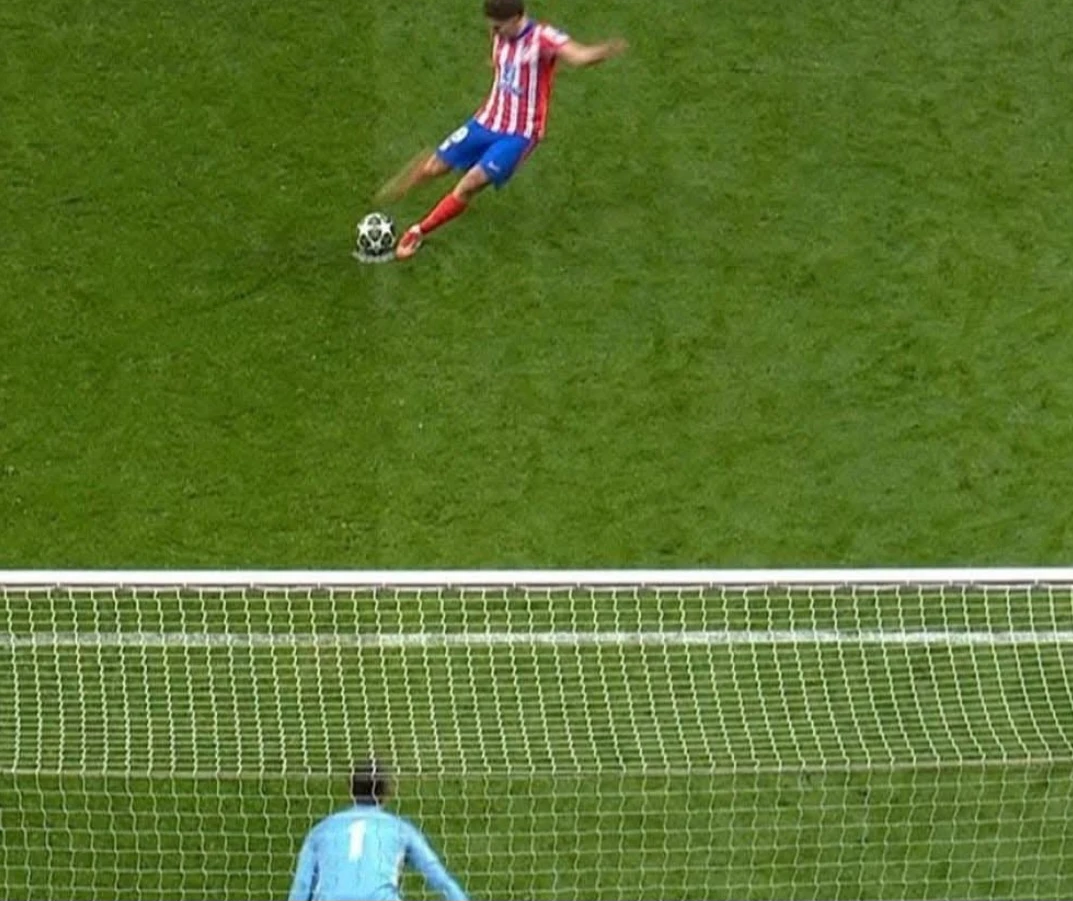 El Penalti Anulado A Julian Alvarez Y La Regla 14 La Nueva Controversia Del Var
