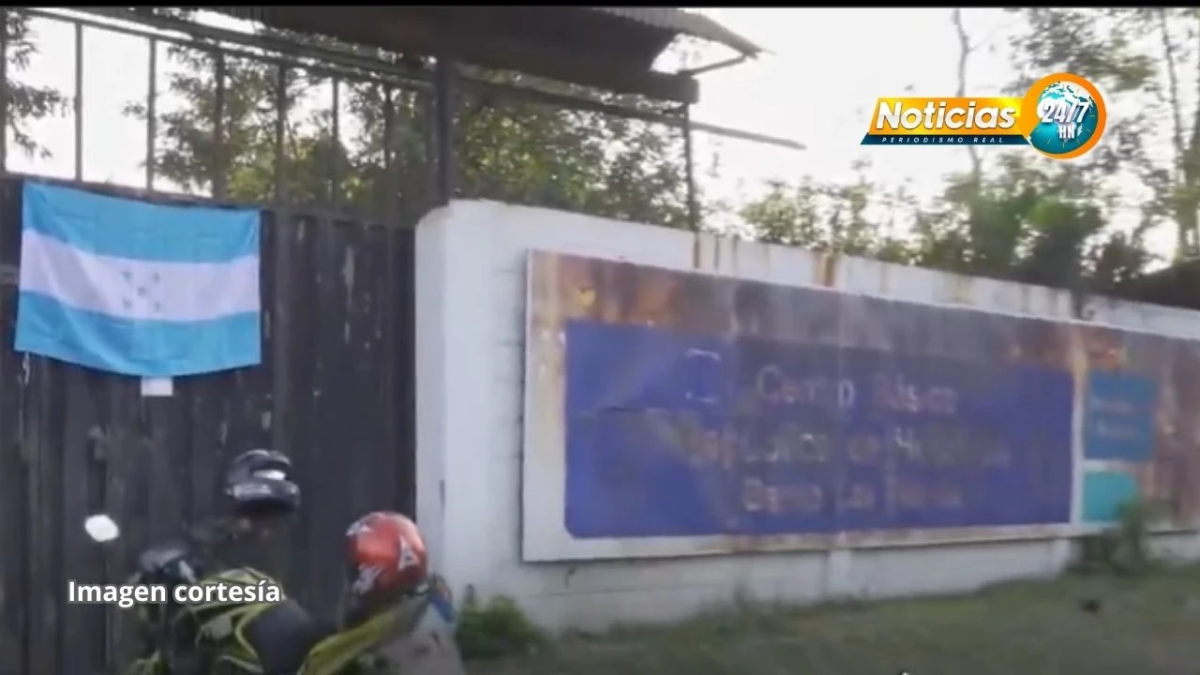 Indignacion Echan Sin Pago A Vigilante Con 25 Anos En Escuela Padres Protestan