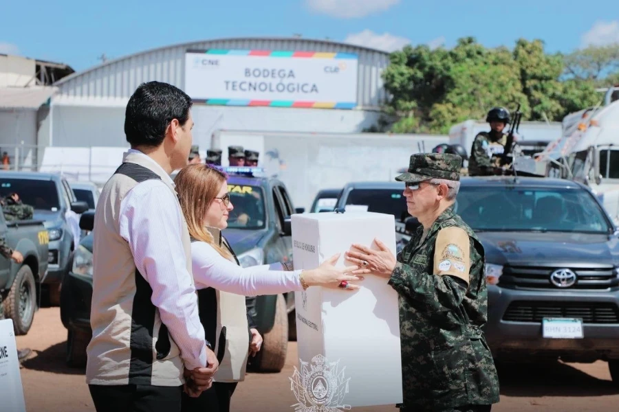 Quien Tiene La Culpa Las Ffaa Apuntan Al Cne Y Se Desentienden De La Inspeccion De Vehiculos Para Las Primarias