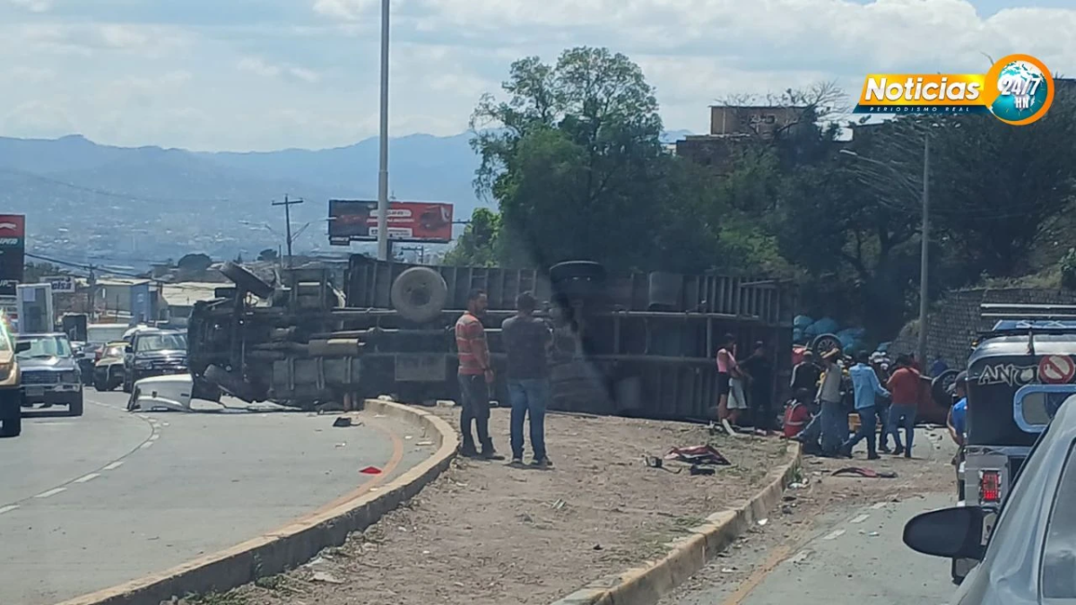 Video Fuerte Choque Entre Camion Y Pick Up En El Carrizal Deja Al Menos Un Herido