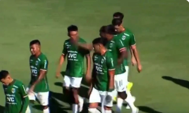 Anangono se disculpa tras agredir a vega 1