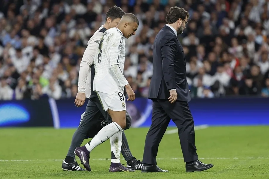 Kylian mbappe sera sometido a pruebas el viernes tras sufrir un esguince de tobillo