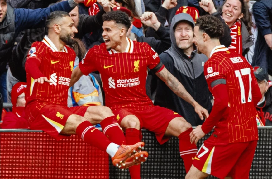 Liverpool gana y roza el titulo de la liga inglesa