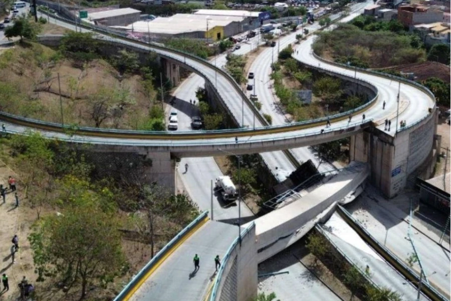 Sit Autoriza Paso Parcial Por Una Rampa De Puente Colapsado En La Capital