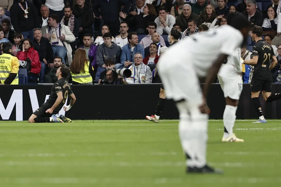 Valencia da un duro correctivo al real madrid en el bernabeu